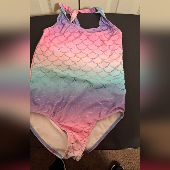 Girl's Swimsuit with a Mermaid Vibe GUC - Picture 1 of 7
